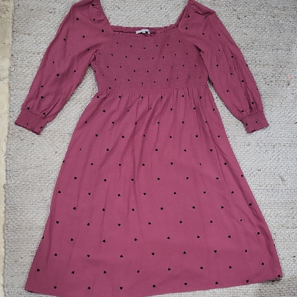 Daniel Rainn Dresses & Skirts - Daniel Rainn Mauve Long Sleeve Dress with Black Velvet-like hearts.